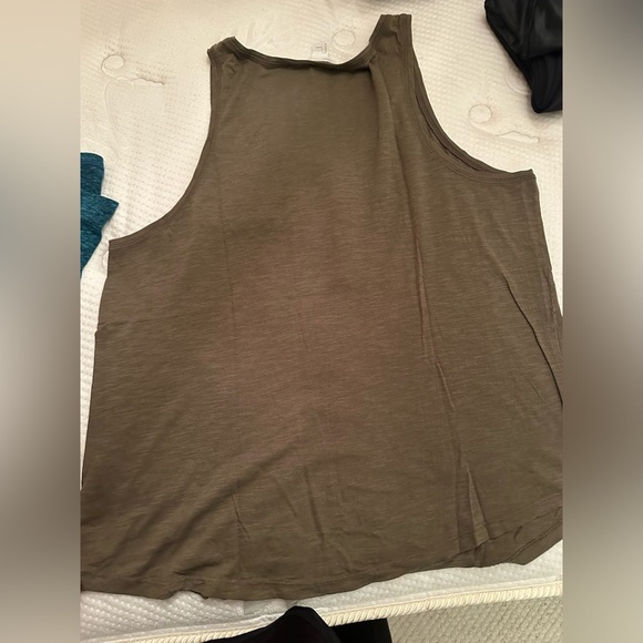 H and m basics tank top - Picture 3 of 3